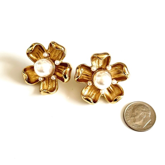 TALBOTS Classic Gold Floral Pearl Earrings | NEW - Picture 3 of 5